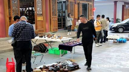 义乌文玩市集 瓷玩杂件、青铜木雕、珠串首饰的大本营